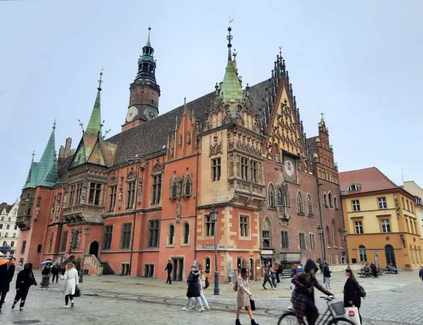 Legends of Old Town 1 Hour Walking Tour in Wroclaw (English) - What the guide adds beyond the route