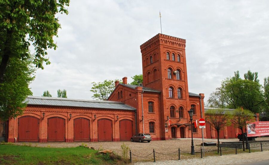 Lodz Old Town Manufaktura Highlights Private Walking Tour - The four-hour walk and St. Stanislaus Kostka Cathedral