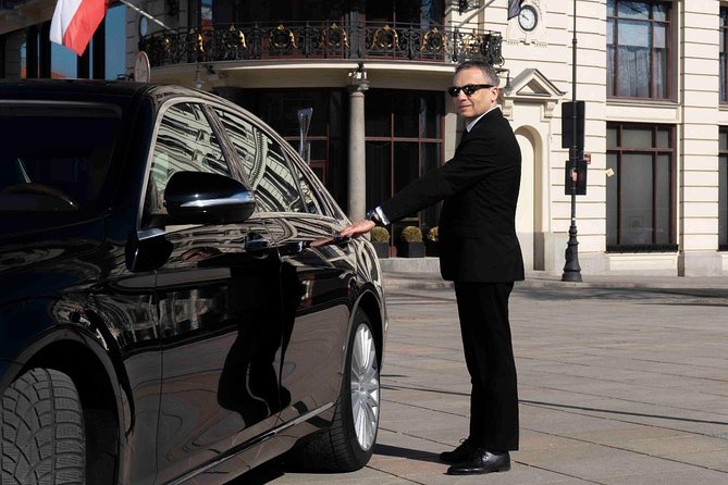 Luxury Warsaw Chopin Airport Transfer by private Limousine - A smooth first half-hour in Warsaw