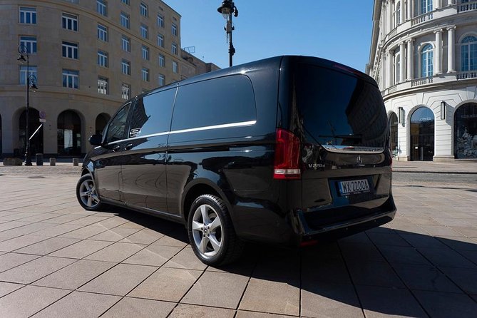 Luxury Warsaw Chopin Airport Transfer by private Minivan car - A smooth first half-hour in Warsaw