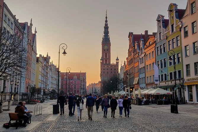 Main Town Gdańsk Walking Tour - Meeting the yellow umbrella at the Golden Gate