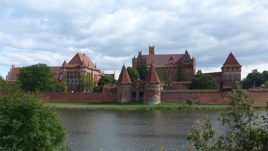 Malbork Castle Tour: 6-Hour Private Tour - Who should book this Malbork Castle tour?