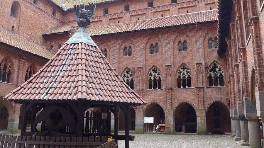 Malbork Castle Tour: 6-Hour Private Tour - The Grand Masters Palace and the Great Refectory
