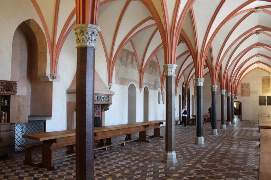 Malbork Castle Tour: 6-Hour Private Tour - Towers, chambers, armor, and weapons