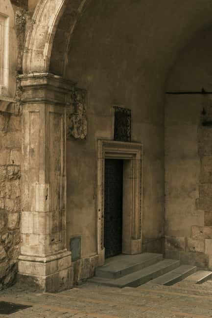 Mysterious Wawel Cathedral and Wawel Courtyard Guided Tour - Practical tips before you go
