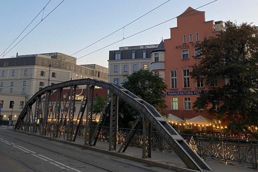 Night tour through Wroclaw - Starting beneath the Pillory in Market Square