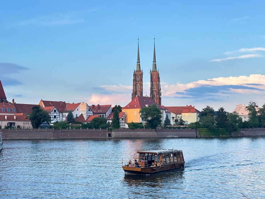 Night tour through Wroclaw - Crossing Sand Island and Tumski Bridge
