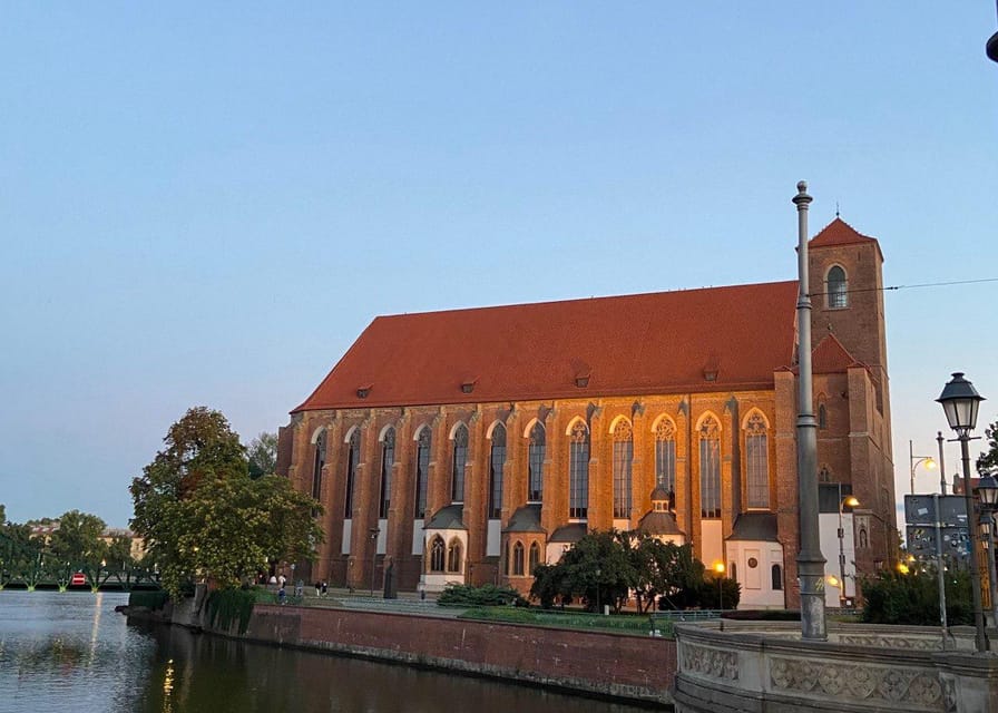 Night tour through Wroclaw - Cathedral Island, the spiritual heart of the route