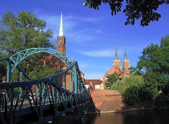 Oder river cruise and walking tour of Wroclaw - Guide Style: Monika, Maria, and the Private Format