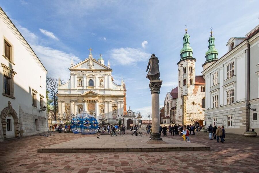 Old Town, St. Mary's Basilica and Rynek Underground Tour - What the three-hour schedule really gives you