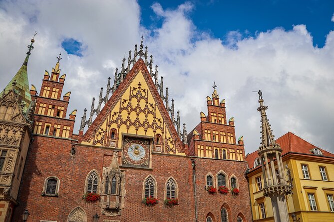 Old Town Wrocław Walking Tour - Reading the layers of the Rynek