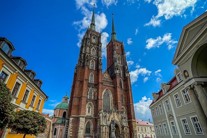 Old Town Wrocław Walking Tour - Starting at the Fredro Monument and Town Hall