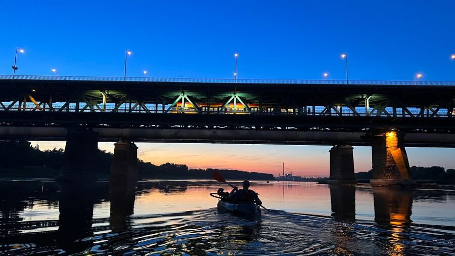 Packrafting kayaking guided tour Vistula river Warsaw Poland - What the two-hour schedule really gives you