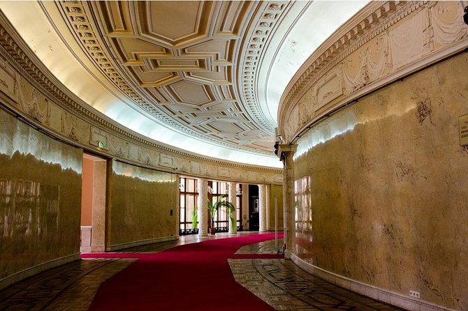 Palace of Culture & Science + Warsaw Uprising Museum: SMALL GROUP /inc. Pick-up/ - Who should book this experience?