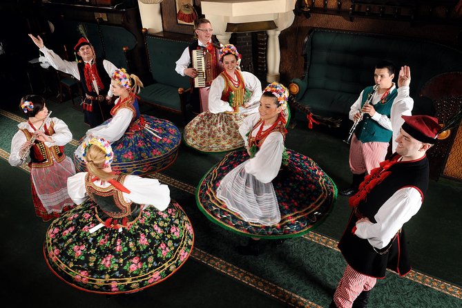 Polish Folk Show with 3 course dinner in Krakow legendary restaurant - What happens during the two folk shows