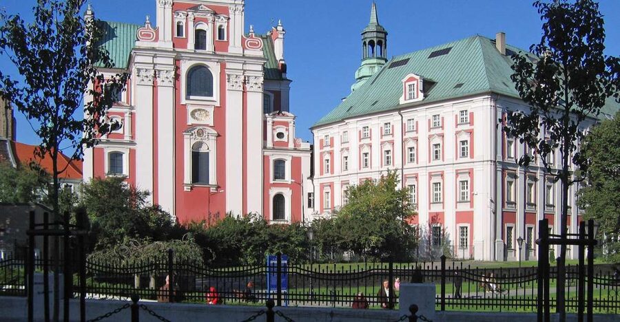 Poznan Old Town and Croissant Museum Private Walking Tour - Starting at Fara Church and the Jesuit Collegium