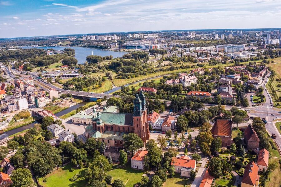 Poznan: Old Town, Srodka District, & Cathedral Private Tour - Freedom Square and the Royal Imperial Route
