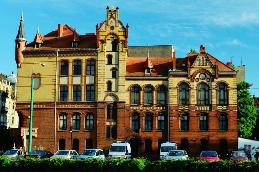 Poznan: Private Jewish Heritage Tour - Wolnosci Square and the vanished burial ground