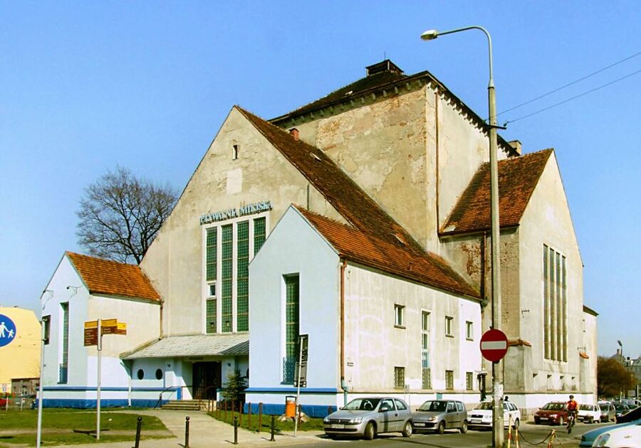Poznan: Private Jewish Heritage Tour - The Square of the Righteous and the new Jewish cemetery
