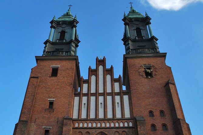 Poznan private tailor made tour with a local guide-driver - The Imperial Castle and the difficult Imperial District