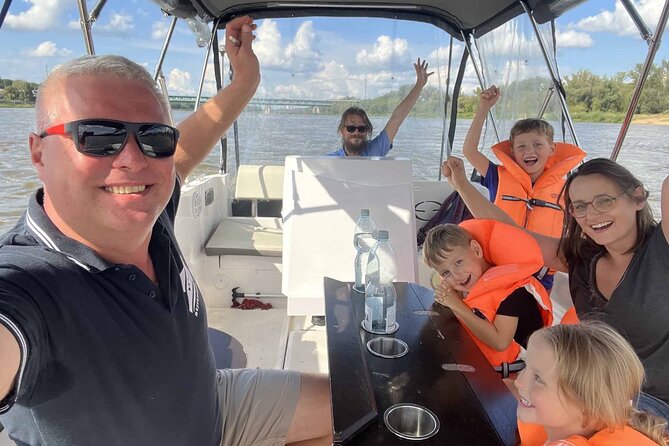 Private Cruise on Vistula in Warsaw for 9 with our Helmsman - Key points before you book