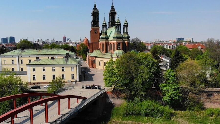 Private Icons of Poznań - Arriving on Cathedral Island