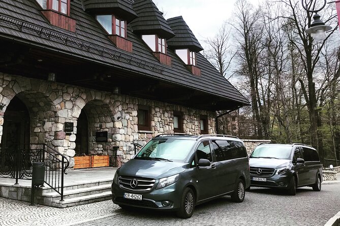 Private Krakow to or from Airport Transfer - A calm first hour in Krakow