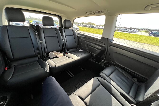 Private Krakow to or from Airport Transfer - Why flight monitoring matters at Krakow Airport