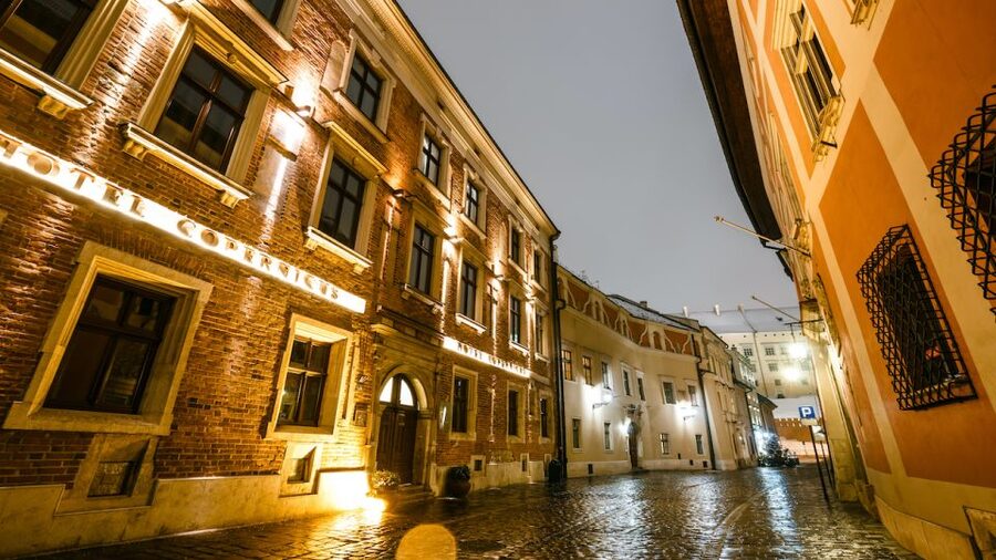 Private Krakow Tour: St. Mary’s, Cloth Hall & More - Key points at a glance