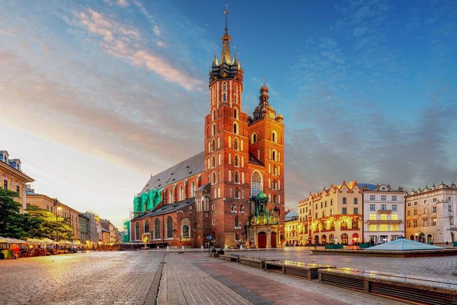 Private Krakow Tour: St. Mary’s, Cloth Hall & More - What the private format really adds