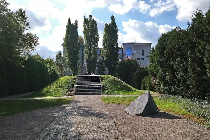 Private tour: Jewish heritage in Warsaw - Umschlagplatz and the reality of deportation