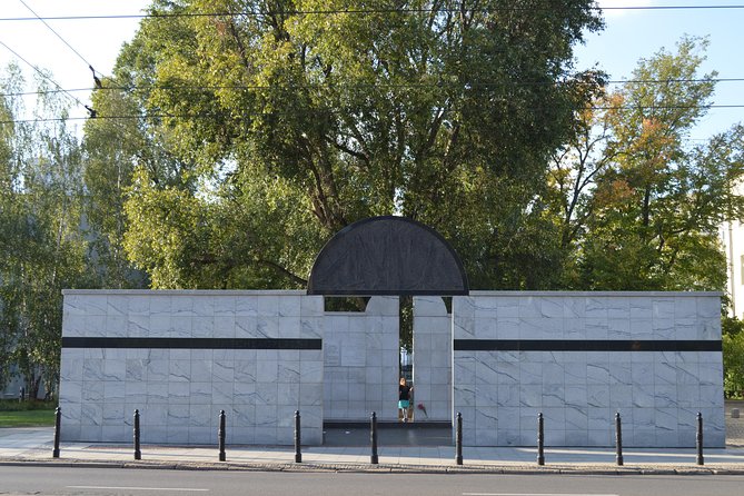Private tour: Jewish heritage in Warsaw - The Ghetto Heroes Monument and the start of the uprising