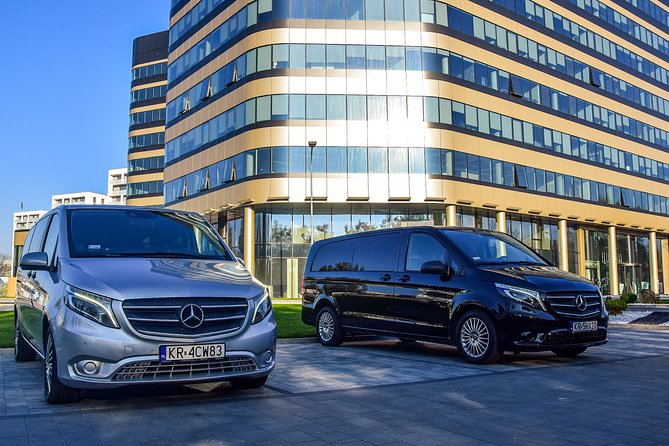 Private Transfer from/to the Krakow Airport - Why the name card makes a difference