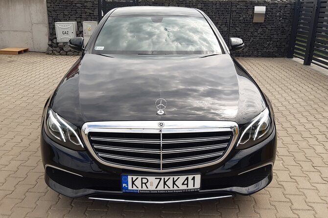 Private transfer: Krakow Airport - Krakow City - Finding your driver inside Krakow Airport