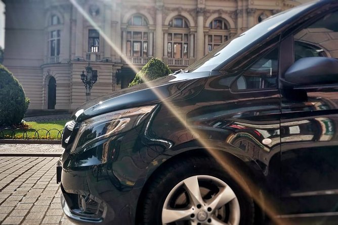 Private transfer: Krakow City - Krakow Airport - Why a private car can be worth the price