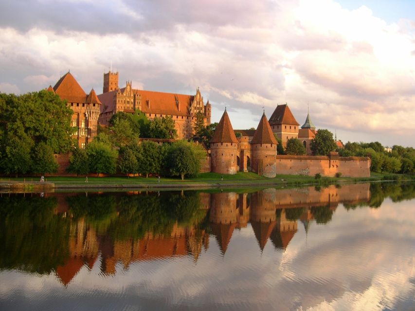 Private transportation to the Malbork Castle from Gdansk - Who will get the most from this outing