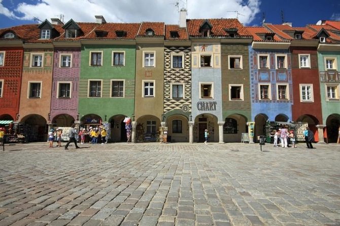 Private walking city tour in Poznan - Old Market Square and the Town Hall goats