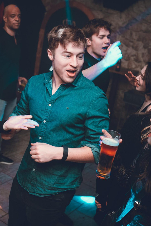 Pub Crawl - 1-hour Open Bar then Vip to 5 Clubs - Krakow - Why the group size and guide can shape the night