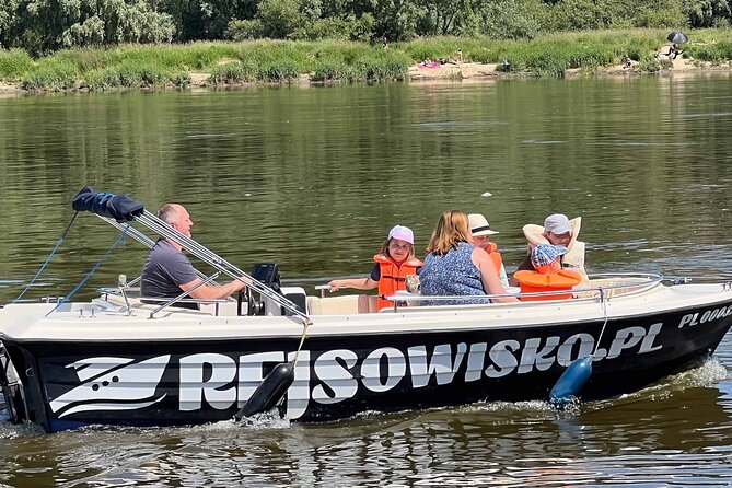 Rental of Motorboat for 5 on Vistula in Warsaw no Licenses Needed - Weather, cancellations, and the deposit