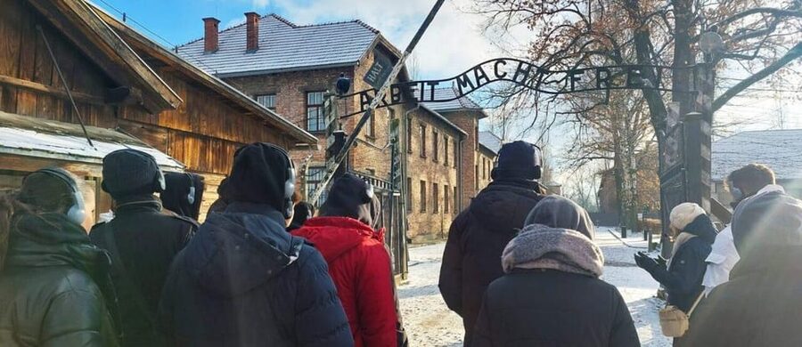 RoundTrip from Krakow to Auschwitz + Entrance Tickets - Key points to know before booking