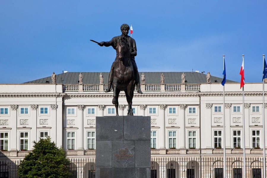 ROYAL & COMMUNIST WARSAW walking tour in English - Holy Cross Church and Adam Mickiewicz
