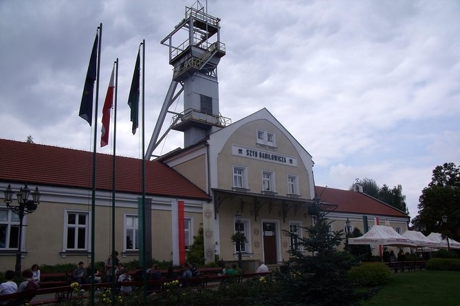 Salt Mine - Wieliczka Guided Tour - Shared Transport with Tickets from Krakow - The First Descent: 350 Steps Into the Mine