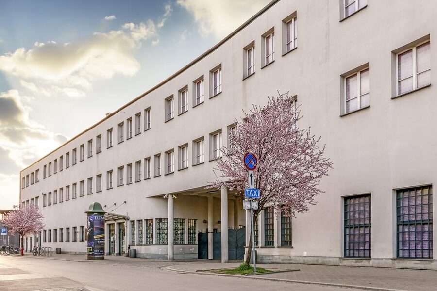 Schindler's Factory Museum Guided Tour - Krakow - What the guide adds in 90 minutes
