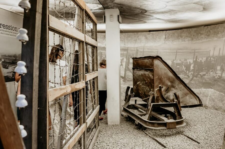 Schindler's Factory Museum in Krakow - Guided Tour - What the museum atmosphere feels like