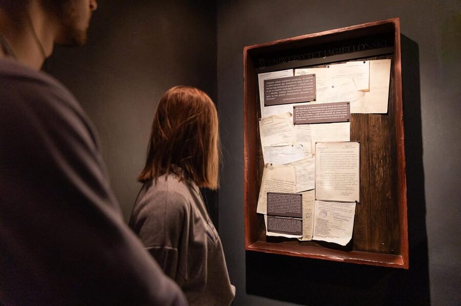 Schindler's Factory Skip the Line Ticket & Guided Tour - Schindlers story and the Jewish workers