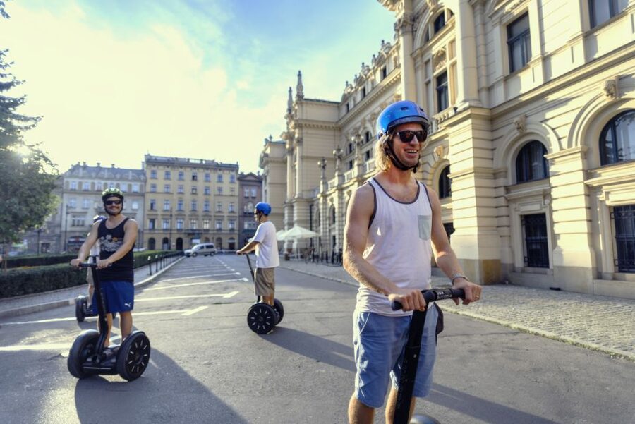 Segway Tour Krakow: Full Tour (Old Town + Jewish Quarter) - Wawel Castle and the Vistula riverbank