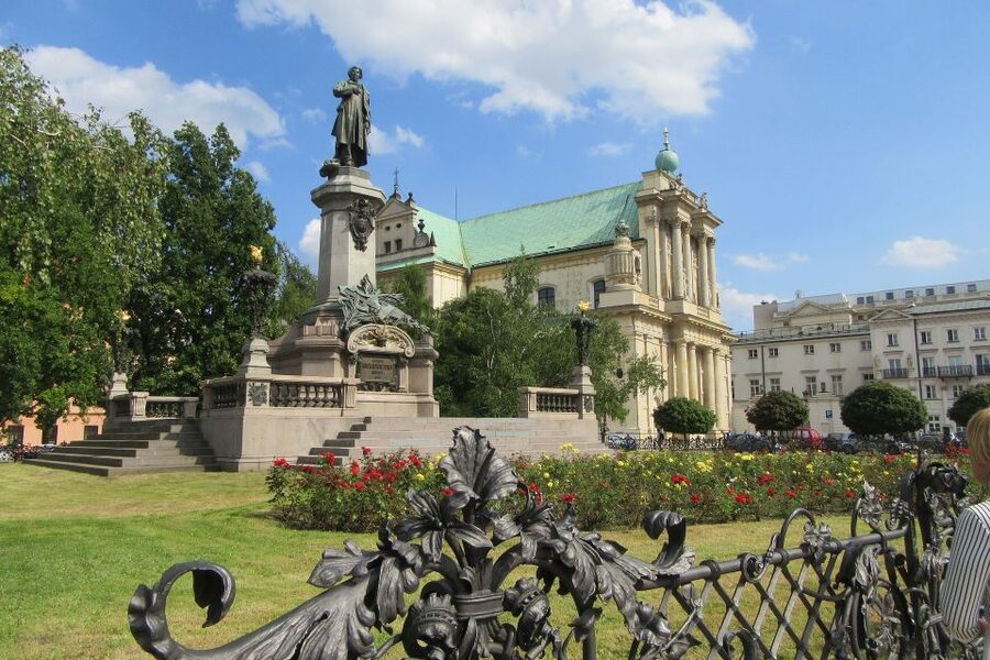 Skip-the-Line Warsaw Royal Castle Private Guided Tour - A quiet pause in the castle garden