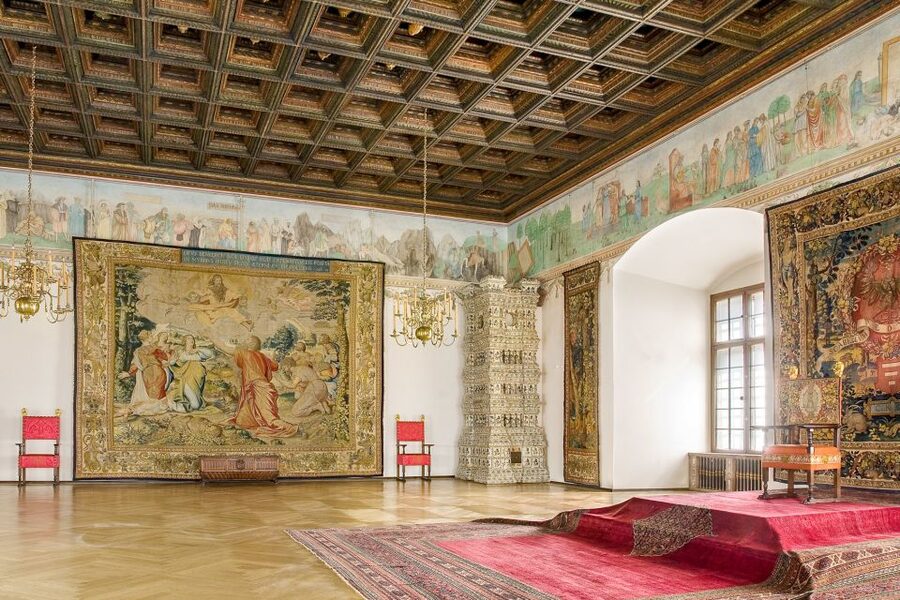 Skip-the-Line Wawel Castle Chambers Private Tour - The four-hour route and the Crown Treasury