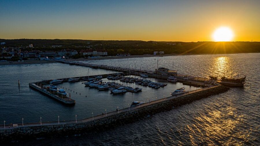 Sopot: Sunset Yacht Cruise with Welcome Drink - Following the coast toward Gdynia
