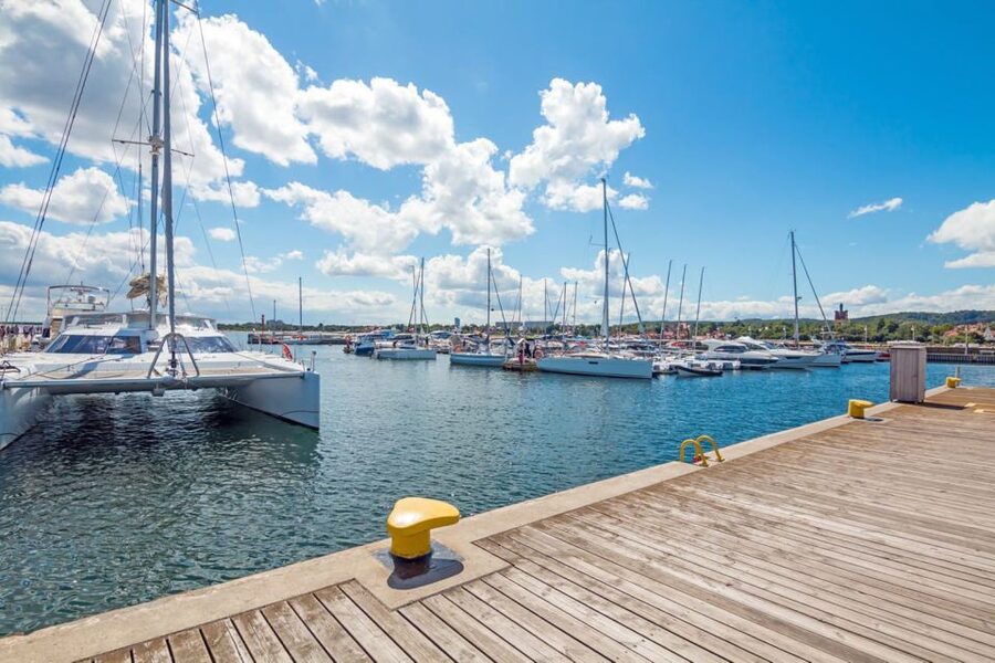 Sopot: Sunset Yachting Experience - The driver and the service details